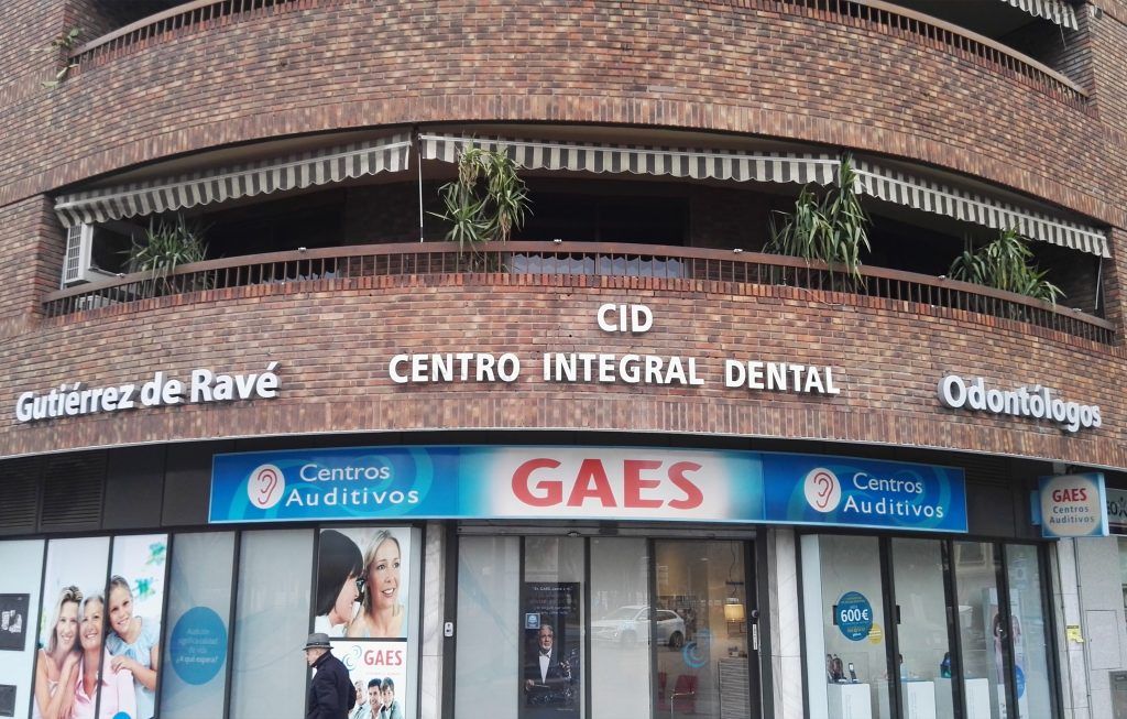 Fachada clínica de implantología dental CID